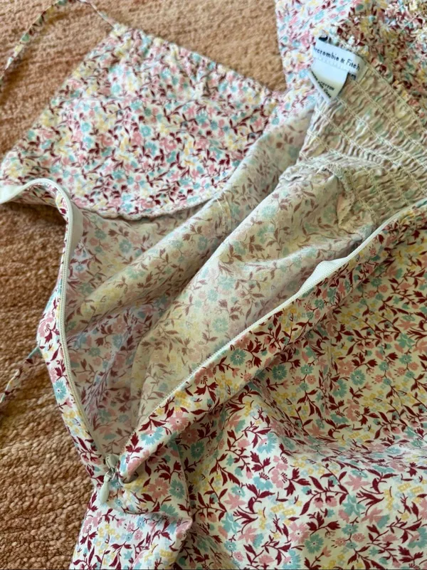 Abercrombie & Fitch Size M 100% Cotton Floral Halter Dress Smocked Back - Image 7