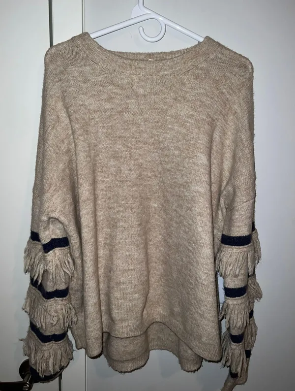 Tan Sweater With Ruffled Sleeves - Image 3