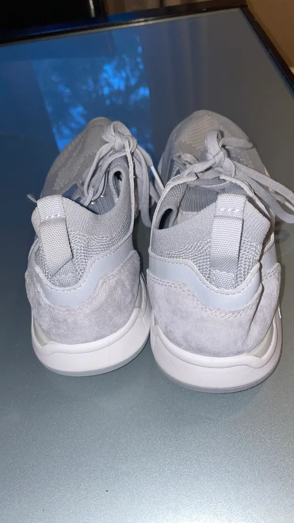 New Balance tennis shoes - Image 4