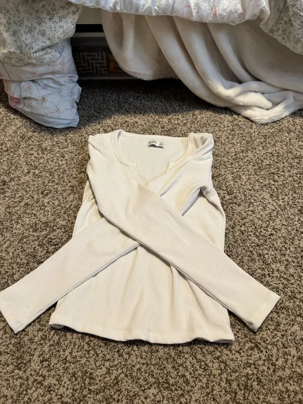 Hollister White Long Sleeve - Image 2