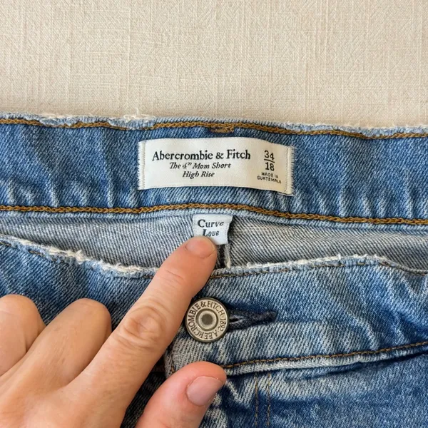 Abercrombie & Fitch The 4" Mom Short 34/18 Blue Curve Love Distressed Denim - Image 6