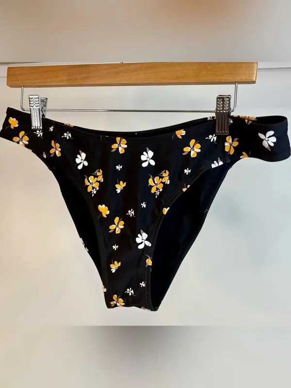 NWT Cupshe black swimsuit with orange and yellow floral trim L - Image 7