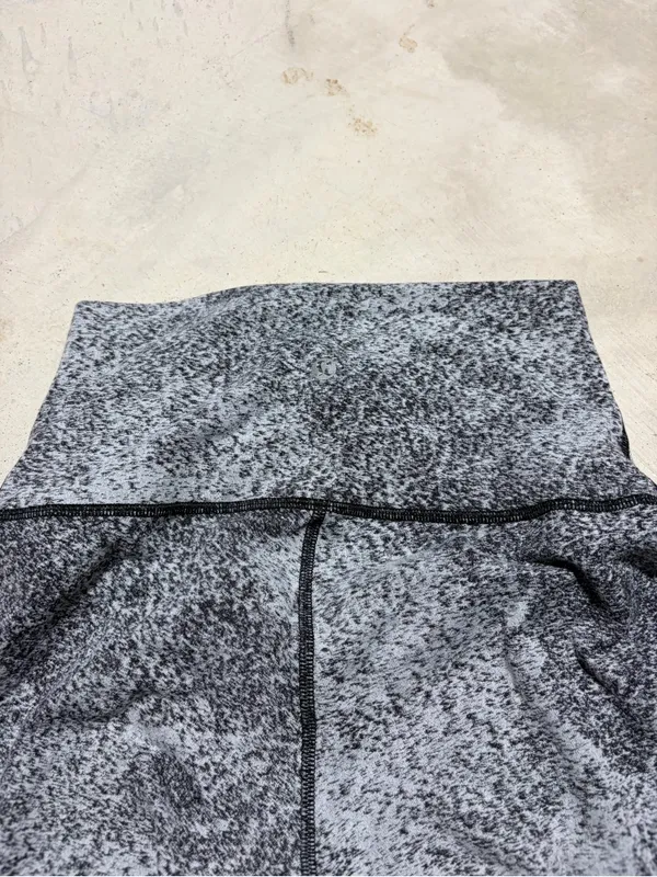 Lululemon gray comfy patterned leggings 6 - Image 8