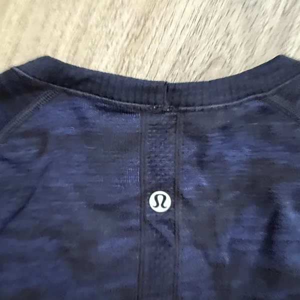 lululemon Navy Long Sleeve Top Size 10 Women’s Swiftly Tech Crewneck - Image 5