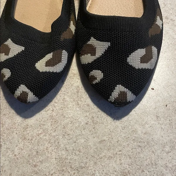Elegant Black and Brown Women's Flats - Image 2