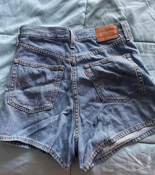 Levi’s High Loose Shorts - Image 4