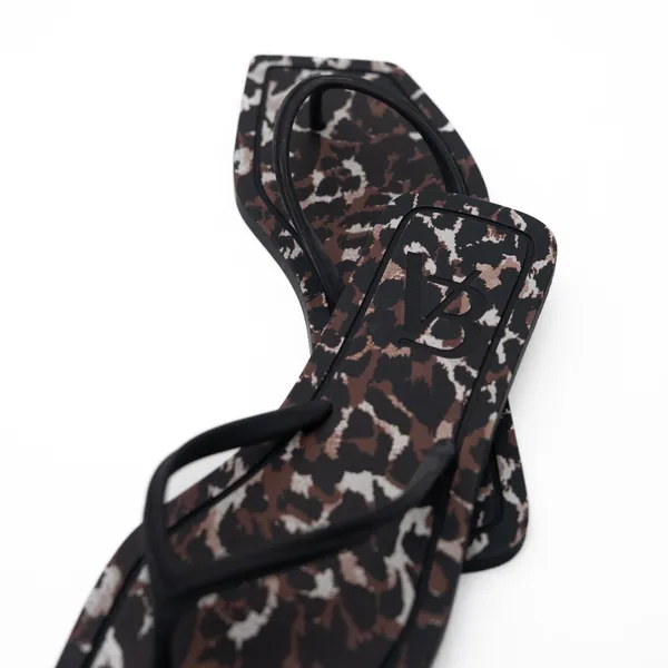 Veronica Beard -‎ Analee Flat Thong Sandals - Image 5