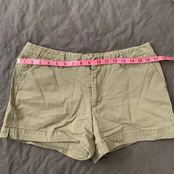 Old navy shorts - Image 2