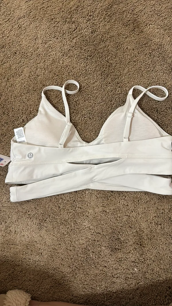Lululemon V-neck crossover Bra - Image 4