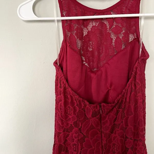 Lulu's vintage red lace dress bright‎ deep long train halter neckline size small - Image 4