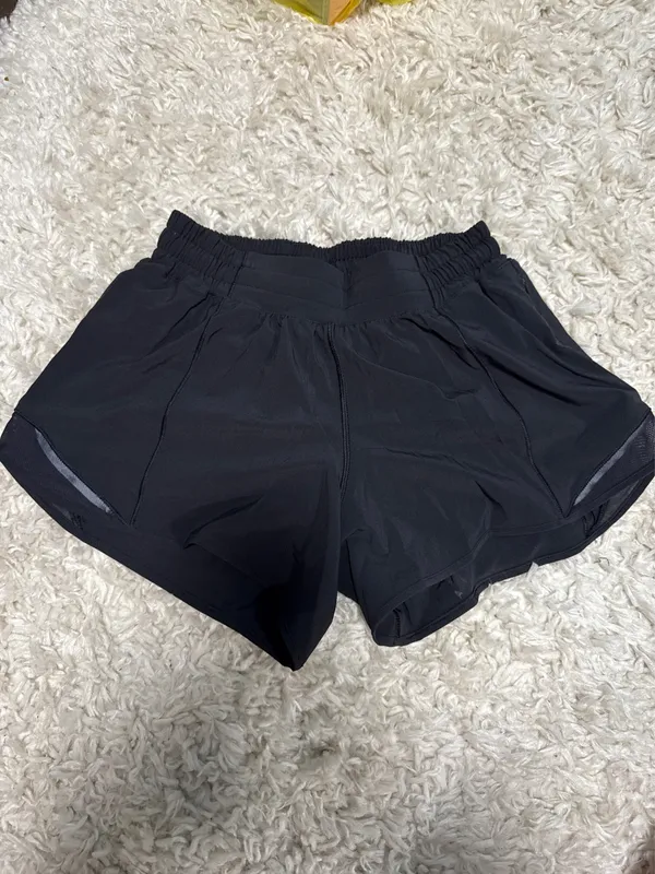 Lululemon Shorts Hotty Hot 4" - Image 3