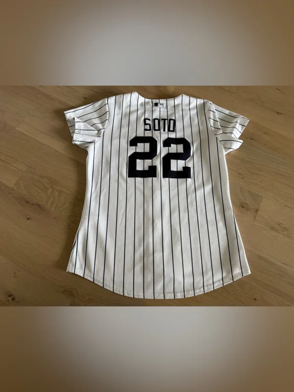 Nike MLB New York Yankees Juan Soto women’s jersey white blue pinstripe small - Image 10