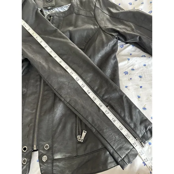 Odyn Women's Black Vegan Leather Moto Jacket. Quilted. Metal Accents. Zipper - Image 5