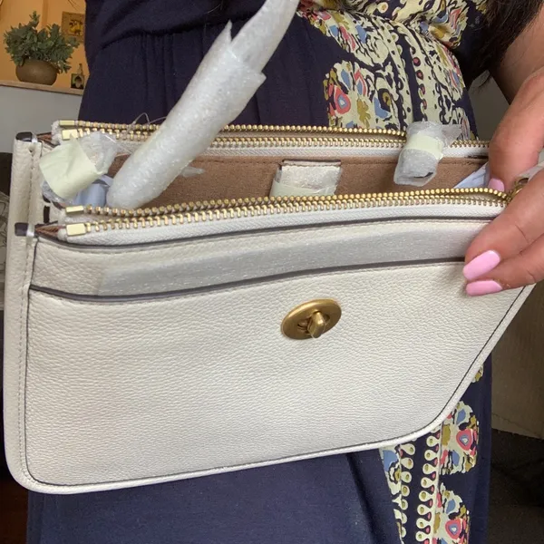 Authentic COACH 1941 Pebbled metallic gold leather 2 zip/Snap/Turnlock Crossbody - Image 6