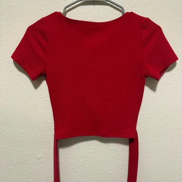 Hollister Red Wrap Tie Top V-Neck Crop Top Short Sleeve Y2K Vibes Size X-Small - Image 5