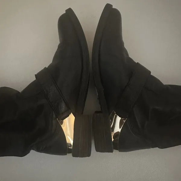 Aldo Boots Womens 7.5 Black Leather Ankle Zip Up Moto Gold Hardware Buckle Biker - Image 4