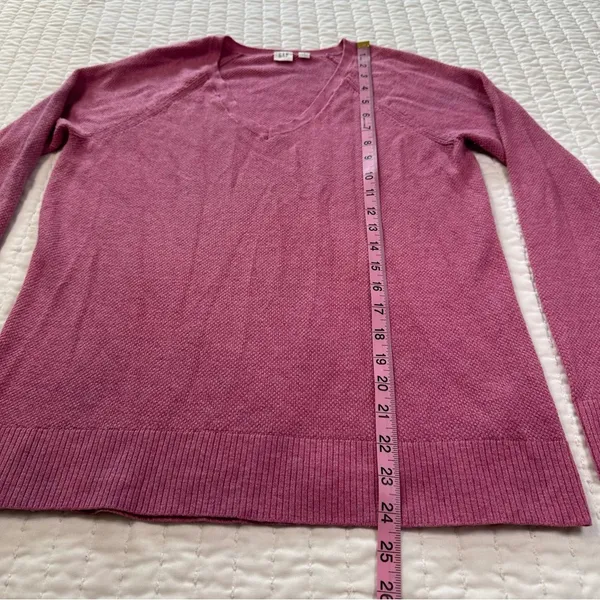 GAP Women's Pink V-Neck knit Sweatshirt - Image 2