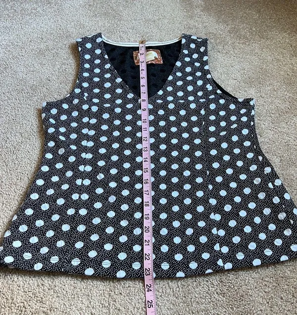 Anthropologie Black Jacquard Polka Dot V Neck Sophisticated Tank. Size L - Image 5