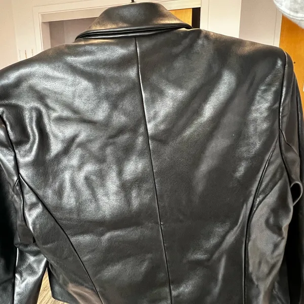 Abercrombie Black Cropped Faux Leather Blazer - Image 4