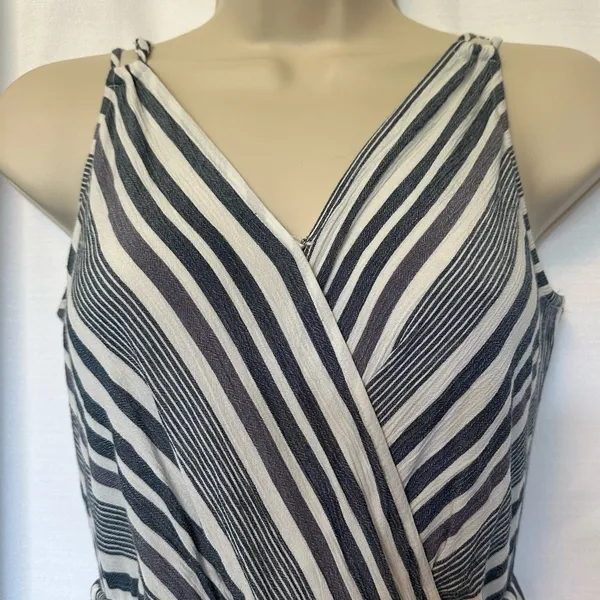Women’s American Eagle 🦅 Outfitters Nautical Striped Open Back Romper Sz Medium - Image 2