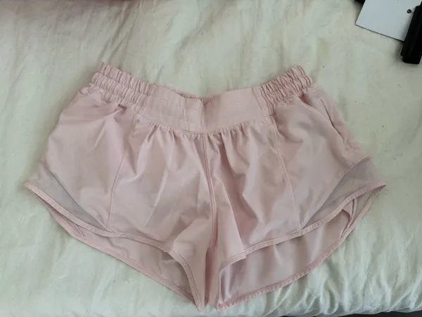 Lululemon Hotty Hot Low-Rise Lined Short 2.5 Strawberry Milkshake 8 - Image 2