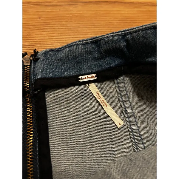 Free People Women Medium Wash Denim Mini Skirt Exposed Back Zip Size 4 Seamed - Image 2