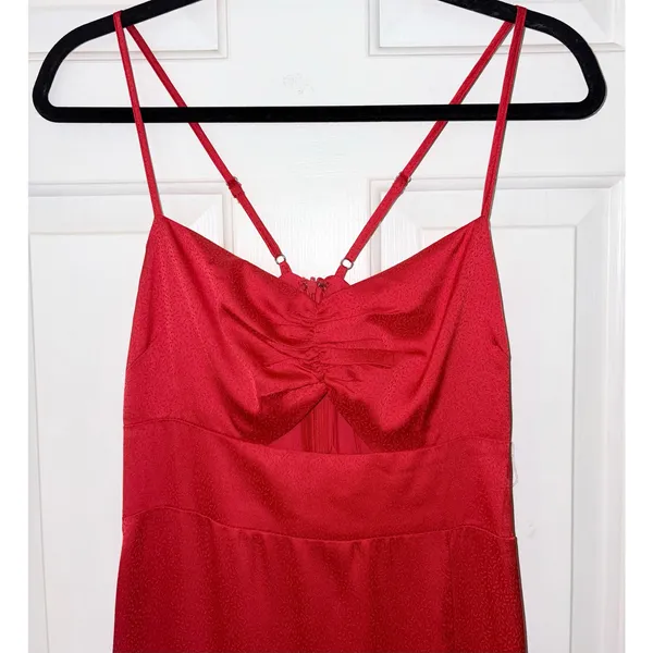 Lulus Renata Red Embossed Print Satin Keyhole Slit Adjust Maxi Dress Size M - Image 3