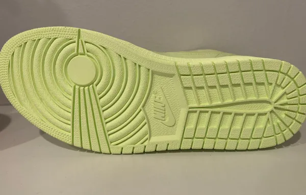 Nike Air Jordan 1 - Image 4