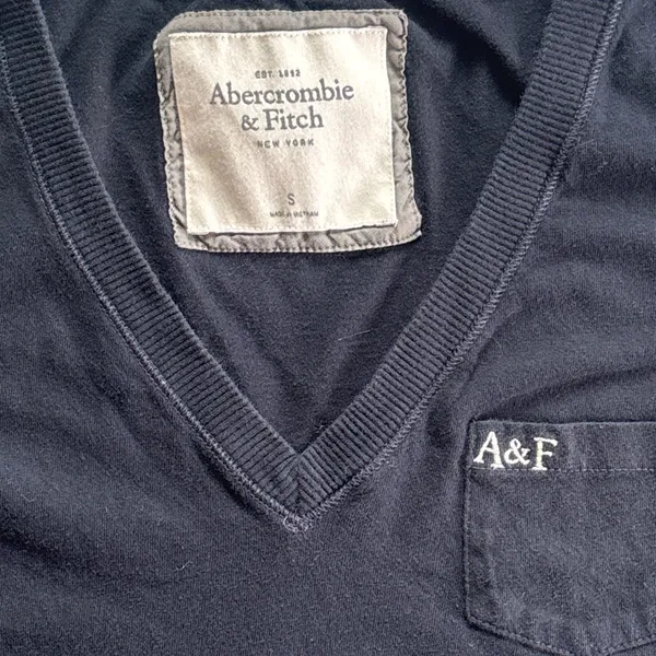 Vintage Abercrombie & Fitch Navy Blue Baby Tee Y2K VNeck Pocket T-Shirt Size S - Image 2