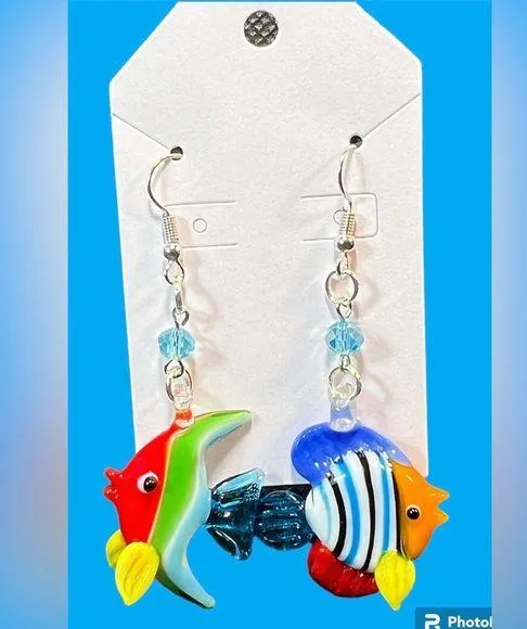 Glass Tropical Fish Blue Beaded Dangle Pierced Earrings New - Image 2