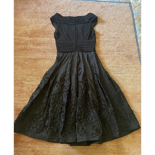 Adrianna Papell Black Ruched Fit Flare Midi Dress Textured Floral Skirt Sz 4 - Image 9