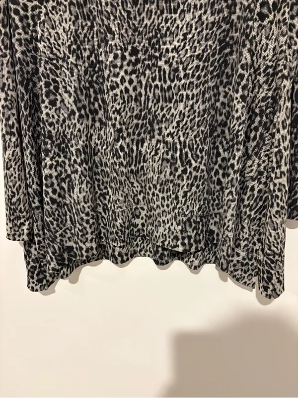 Chicos cowl neck stretch knit animal print long sleeve top grey size‎ 1 - Image 3