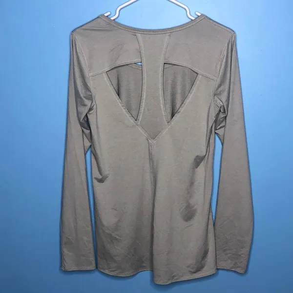 Reebok (M) Gray Long Sleeve Back Cut Out Detail Athletic Exercise Top Tee Shirt - Image 10