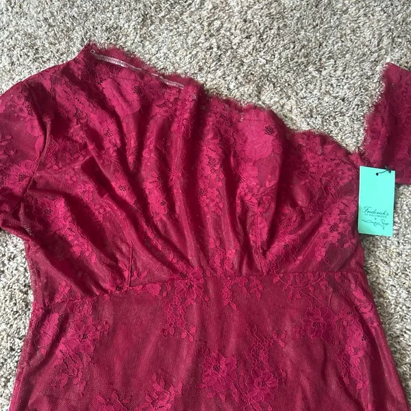 Fredrick’s Of Hollywood Deep Red Off Shoulder Nighty NWT - Image 2