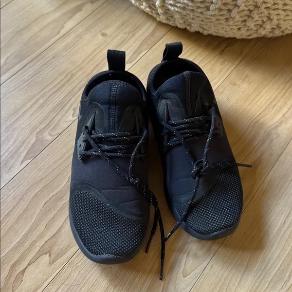 Nike Black Women's Sneakers - Image 2