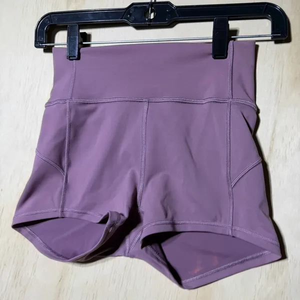 Lululemon Rogue Renegade High Rise Shorts 2.5" Size 4 Midnight Orchid Pockets - Image 2