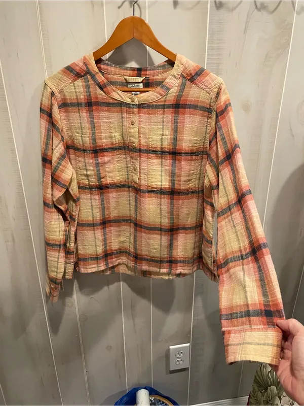 Cute cotton L.L. Bean breezy plaid henley pocket blouse classic distressed - Image 5
