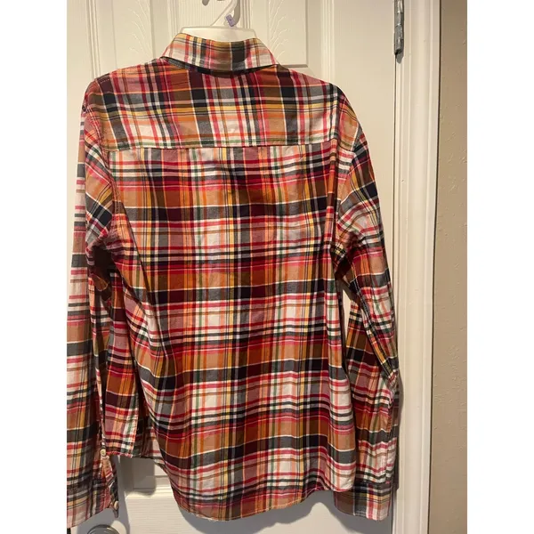 PreOwned Canyon Plaid button front shirt, Size M, $20, B51 - Image 2