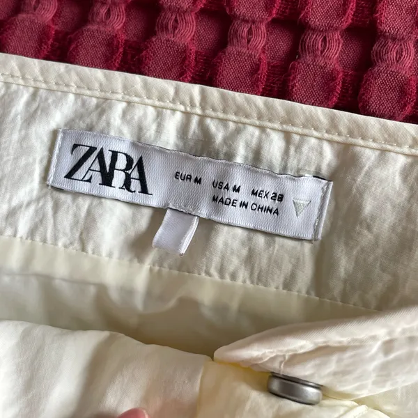 ZARA White Mini Skirt Size M Button Front A-Line 100% Nylon Lightweight - Image 2