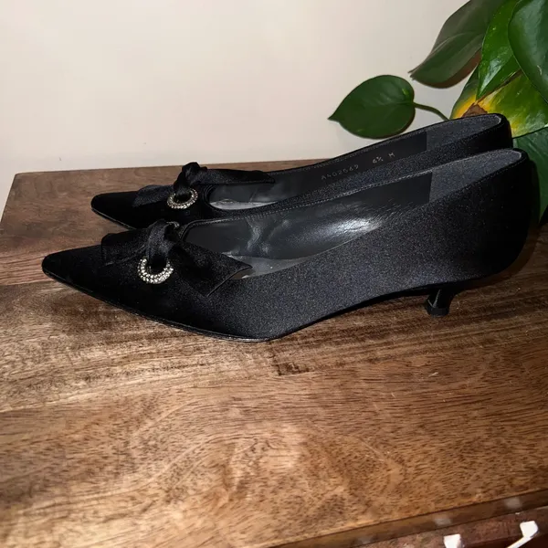 Stuart Weitzman Womens 6.5 Lazo Black Satin Kitten Heel Pointed Toe Shoes Formal - Image 8