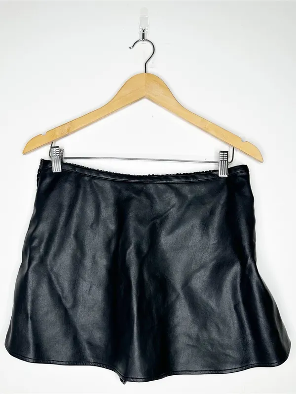 We The Free Free People Paradise Found Faux Leather Skort Black Size Large - Image 3