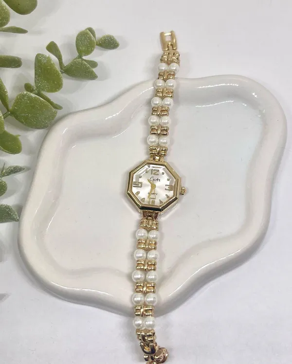 Vintage style gold tone pearl watch - Image 4
