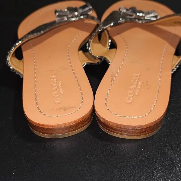Coach Womens Silver Bow Flip‎ Flop Sandals 6.5 - Image 4