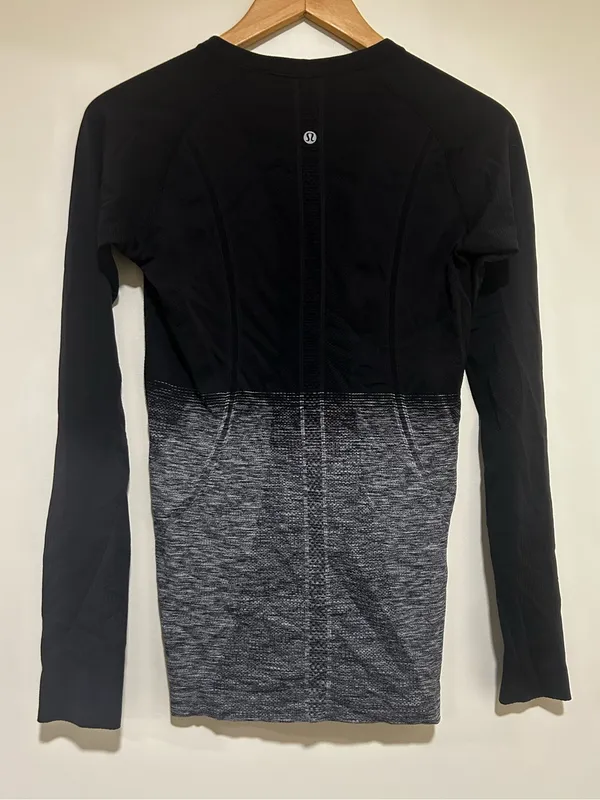 Lululemon Swiftly Tech Long Sleeve Crew Black, Gray & White Ombre Size 8 - Image 4