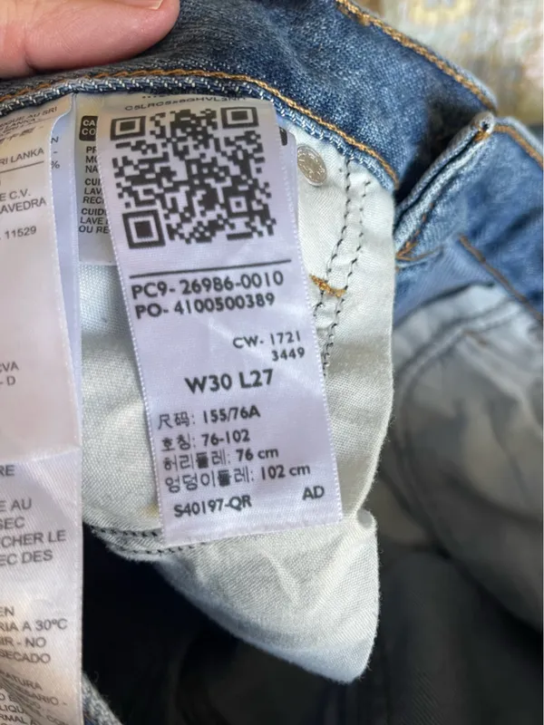 Levi’s High Waisted Mom Jeans Size 30 - Image 7