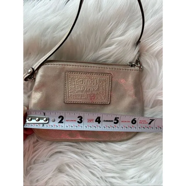 Coach Poppy Pearl Gold Metallic Wristlet Y2K - Image 4