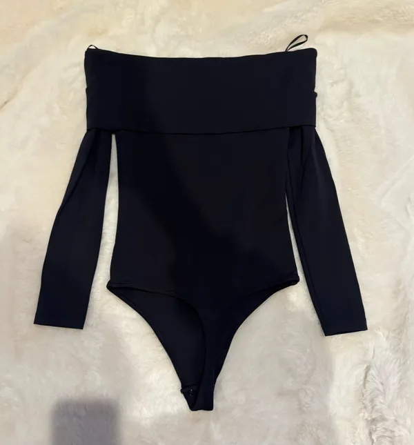 Aritzia Off-The-Shoulder Bodysuit Contour - Image 6