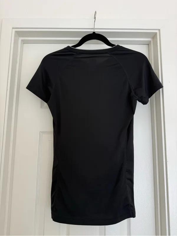 Nike Black Dri-FIT Women's Short Sleeve Training Tee small - Image 2
