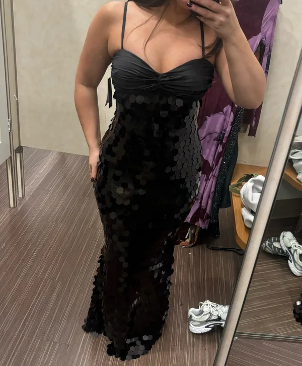 Beautiful black sequin maxi dress from the brand Seni & Cade - Image 2