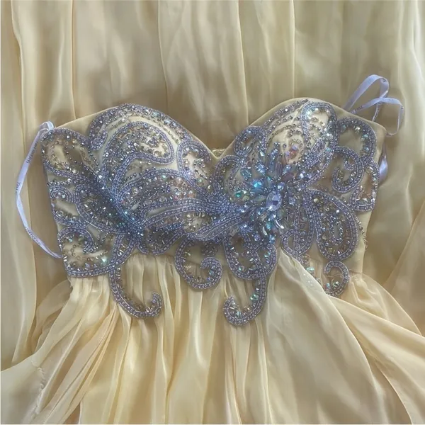 Sherri Hill Size 8 Yellow Prom Homecoming Dress. - Image 2